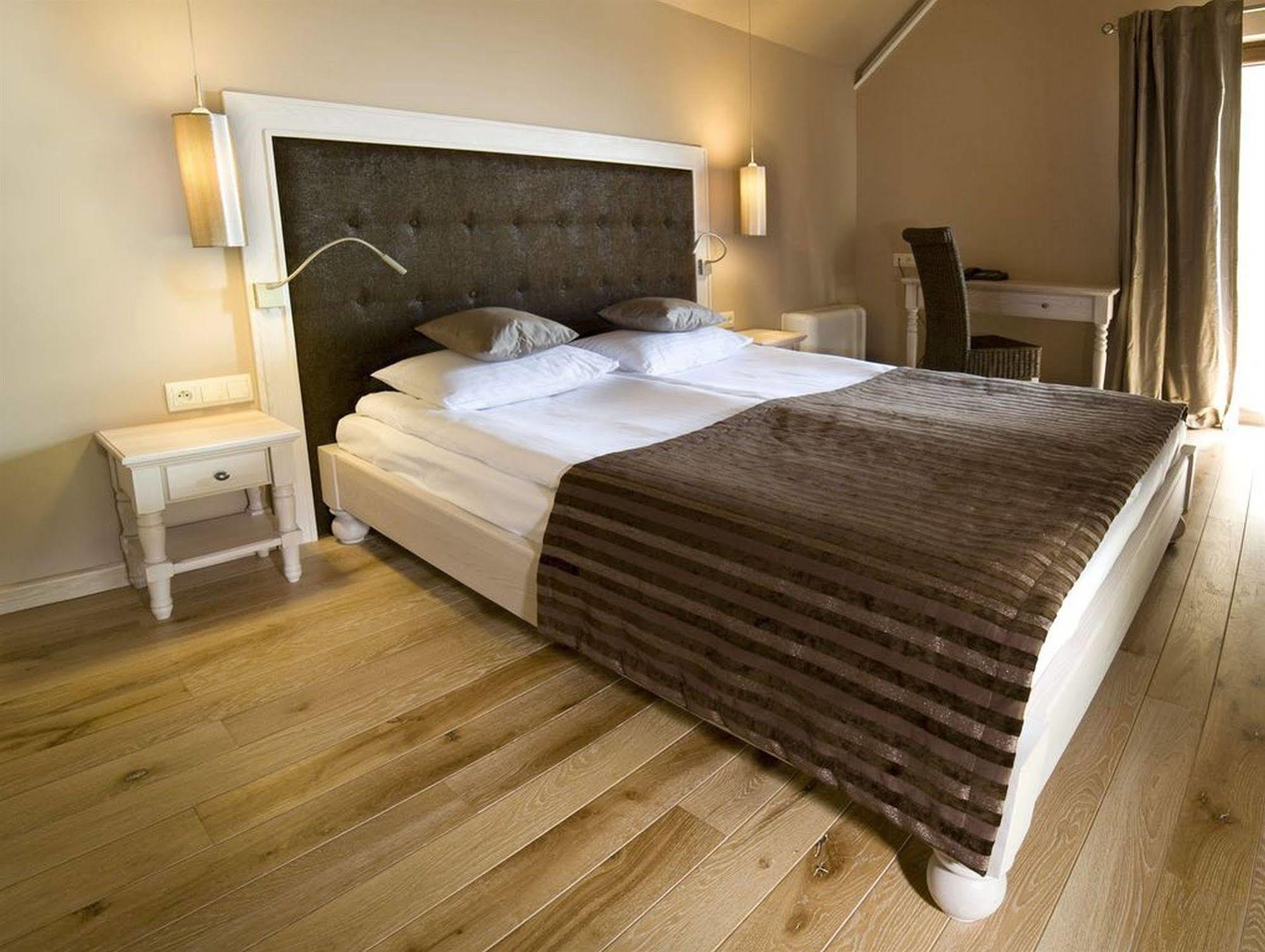 Hotel Remes Opalenica Exterior foto